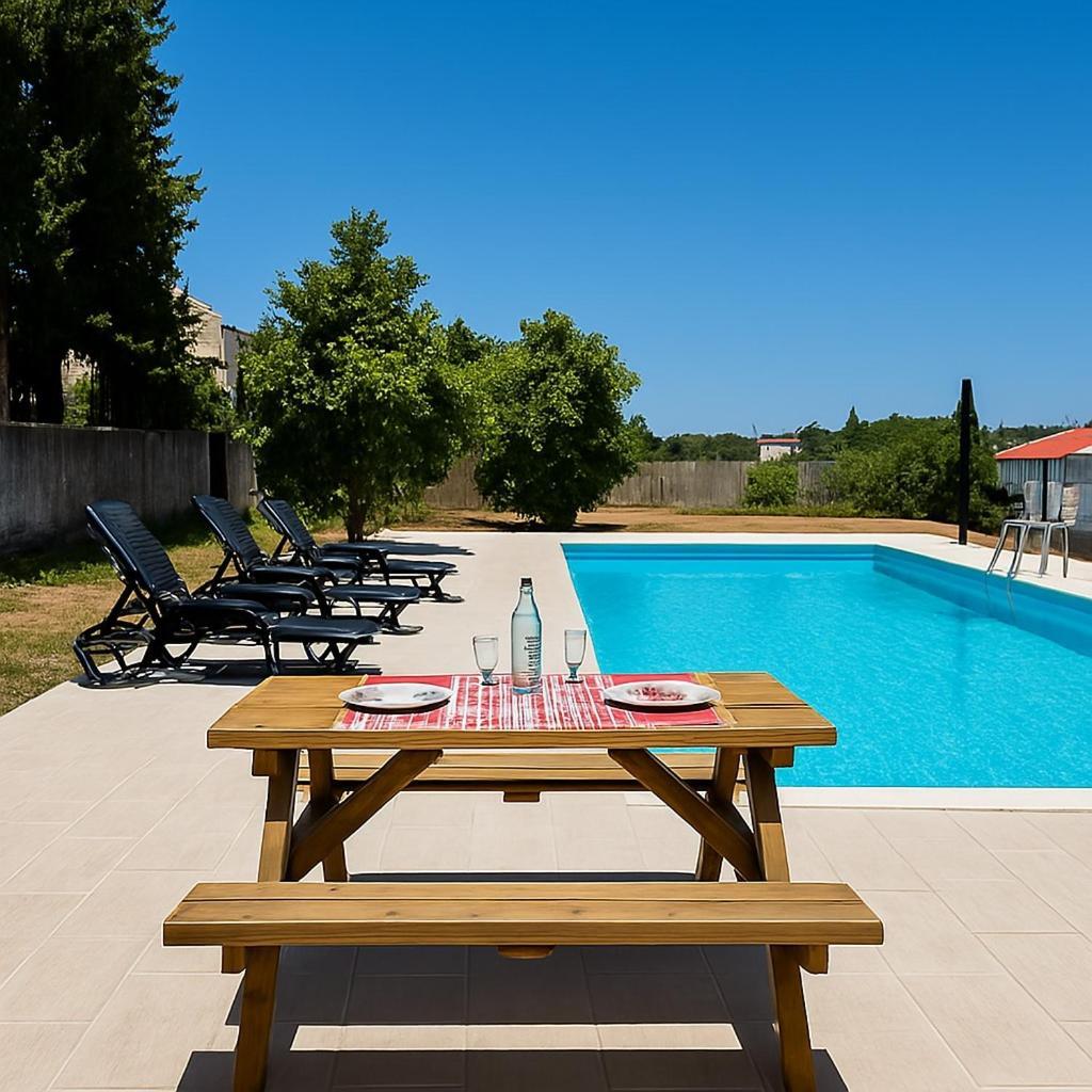 Private V3 Equipped Kitchen & Pool Villa Teixoso Екстериор снимка